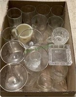Box of glasswares includes seven large matching