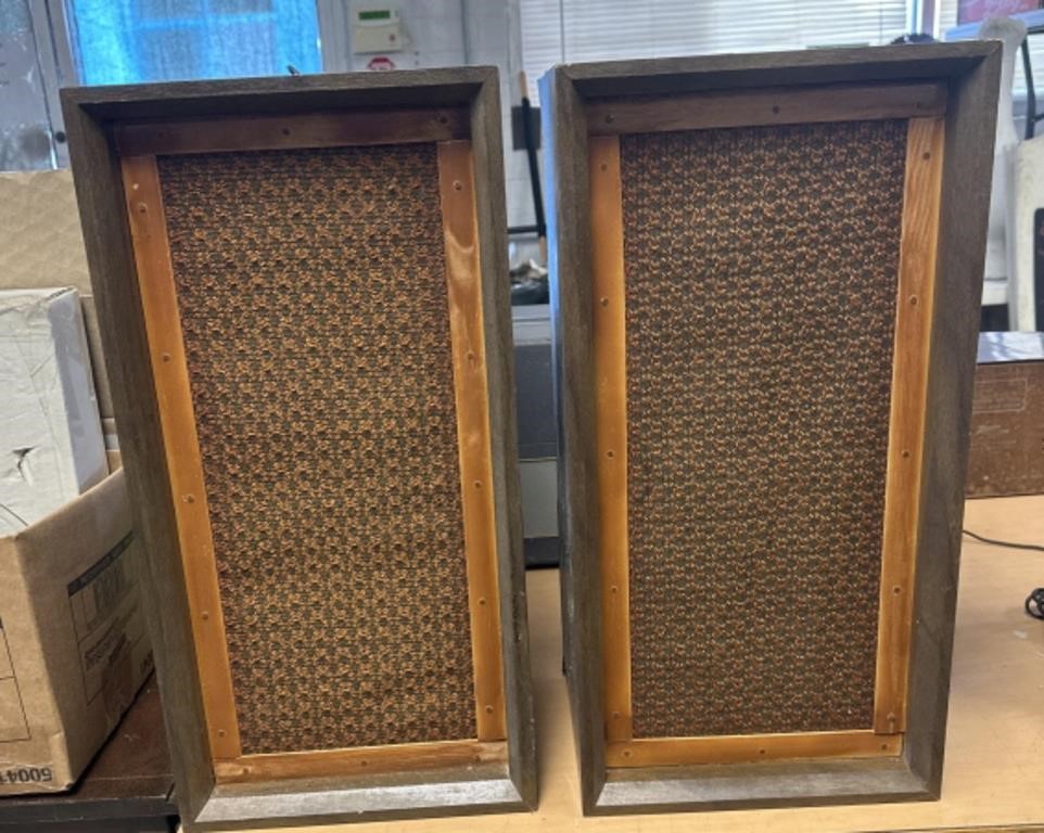 Two 11x9x22" RCA speakers untested / no ship