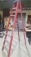 Very nice 10ft fiberglass ladder