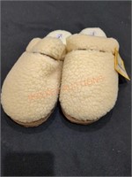 Slippers Size Medium 7-8