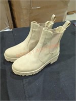 Women's size 8 boots