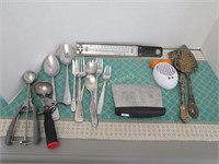 Lot: Kitchen Ware, Utinsels, Service, Portioners