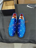 Men's size medium blue shoes