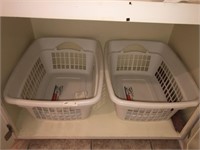 (2) Rubbermaid Laundry Baskets