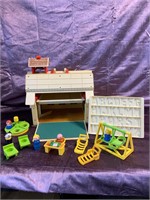 VTG Fisher Price Play Family Schook Toy