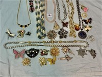 Vintage Costume Jewellery Brooches, Necklaces Lot