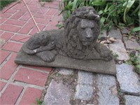 concrete lion yard decoration