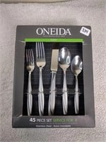 Oneida Cleo 45 Piece Silverware Set NEW
