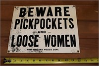 beware of pickpockets sign