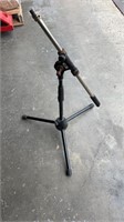 Collapsible boom microphone stand