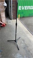 Collapsible microphone stand