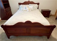 Country Cottage Queen Size Bed