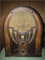 Vintage Philco cathedral tube radio