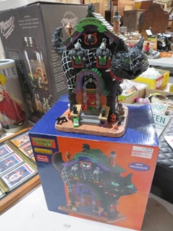 LEMAX SPOOKYTOWN WITH BOX