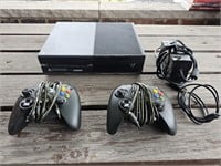 Xbox Console & Controllers