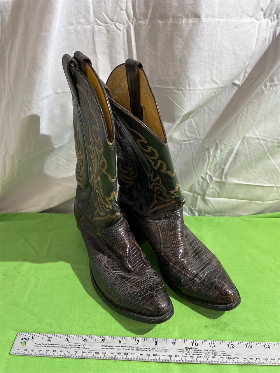 Justin cowboy boots size 9