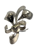 Sterling lily pin 26 grams