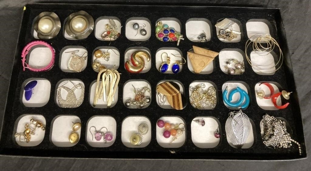 EARRINGS GALORE / 30 PAIRS / JEWELRY
