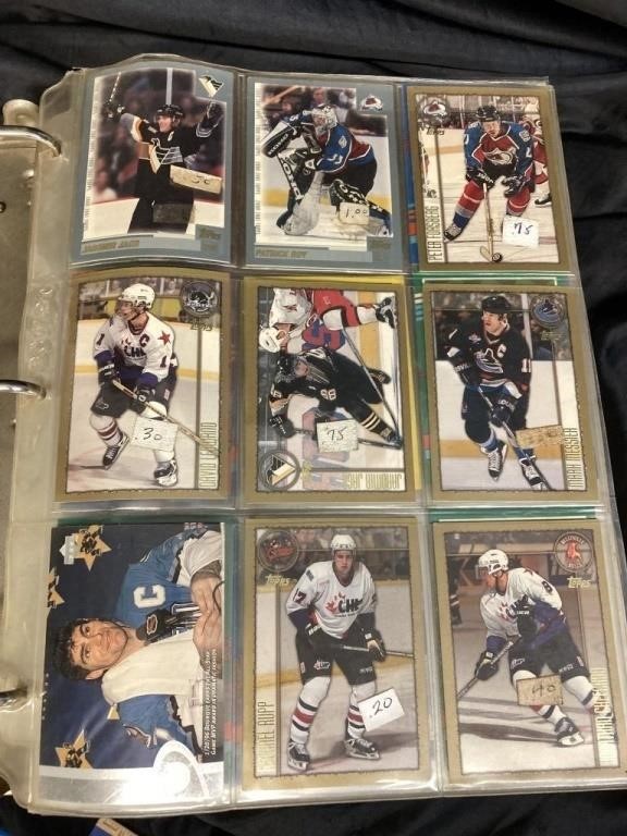 HUGE SPORTS CARDS ALBUM / MIXED