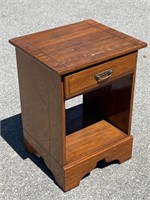 Wooden End Table/Night Stand w/Drawer