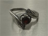 Sz.6 925 Sterling Silver/Garnet Ring 2.51 Grams