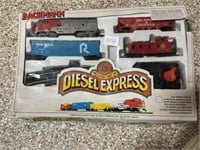Ho Diesel Express Model Train & Track in Box