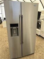 Maytag 21cu ft Sidexside refrigerator with ice