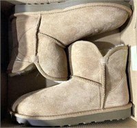 Ladies Signature Shearling Winter Boots Size 8