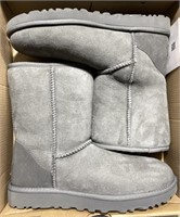 Ladies Uggs Boots Size 8