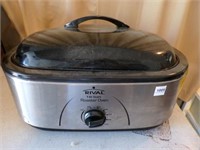 Rival 18 qt Roaster Oven-powers on