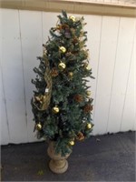 5½ foot decorated Christmas Tree in Heavy