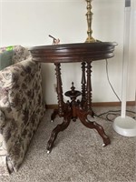 Antique Victorian Oval Table