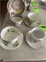 Set of 4 Tea Cups & Saucers