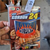 JEFF GORDON - NASCAR 1:64 CAR , MAGNETIC HOOD