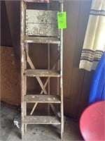5Ft  Wood Step Ladder