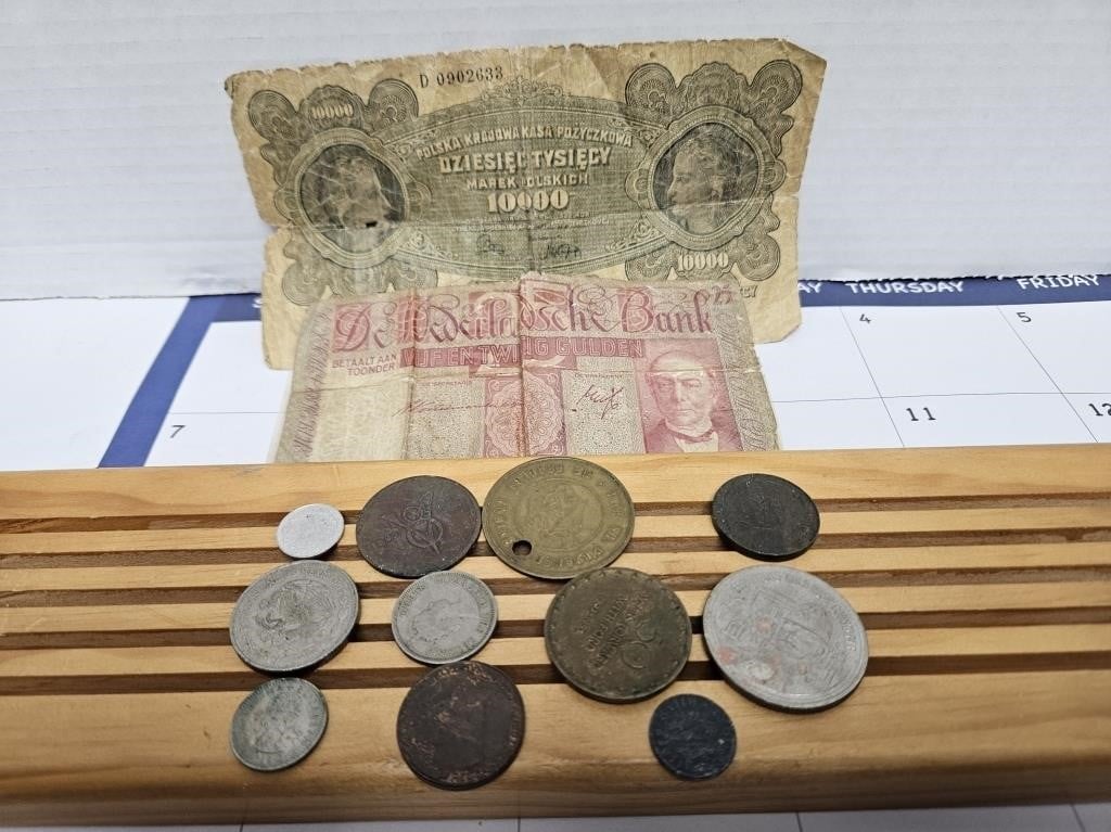 2 BANK NOTES AND 11 WORLD COINS