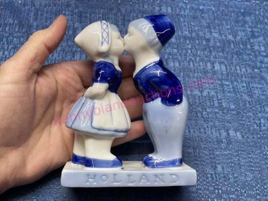 Delft Holland hand painted kissing boy & girl