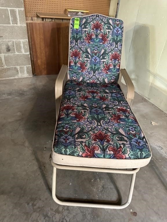 Chaise Lounge Lawn Chair w/Cushion