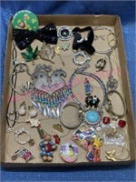 Flat: Vtg costume jewelry & pins