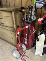 Set of Men's Right Hand Golf Clubs & Pull Behind