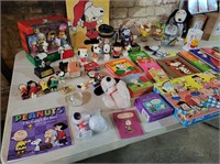LARGE SNOOPY PEANUTS COLLECTION