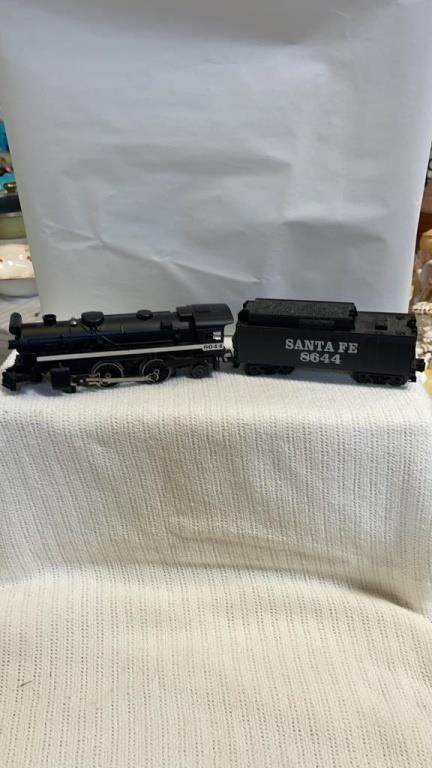 Lionel train engine and coal car 8644 Santa Fe