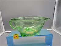 3 Footed Uranium Mixing Bowl with pourer