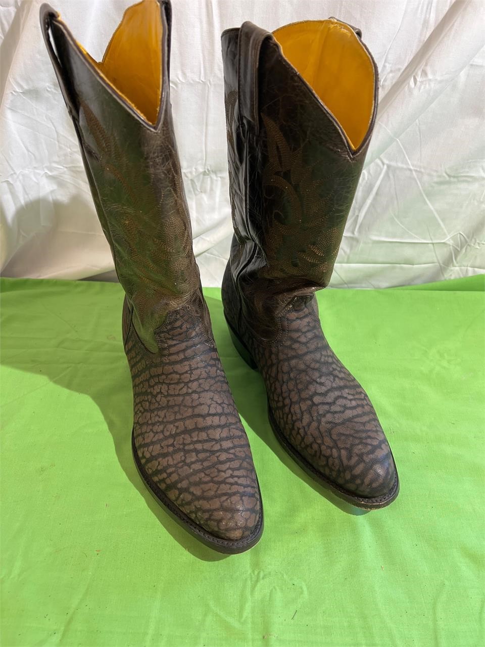 Junior cowboy boots size 10 1/2