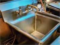 SINGLE COMPARTMENT SINK WITH FAUCET