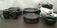 Box-Mainstays Black Dishware, 2 Patterns