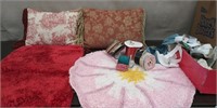 Box 2 Throw Pillows, 2 Small Area Rugs, Lace,