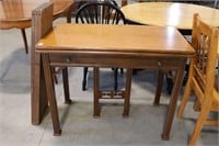 ANTIQUE TABLE WITH 3 LEAVES