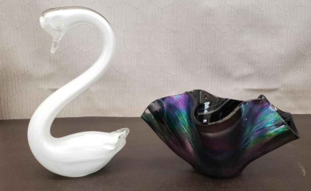 White/Clear Art Glass Swan & Blown Glass 'Oil