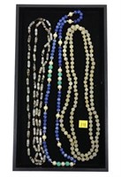 Lot, semi-precious stones and art glass necklaces